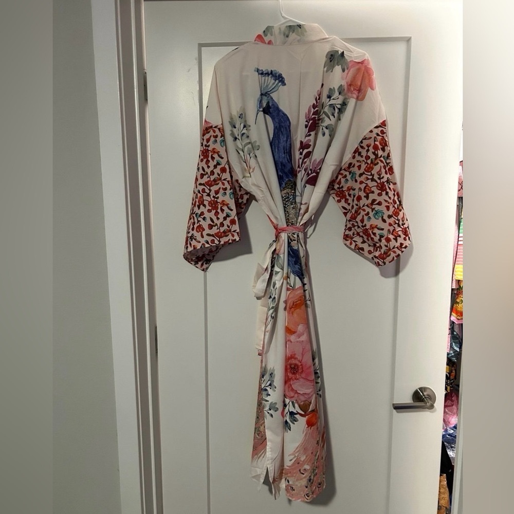 Peacock Bird Long Printed Robe - Picture 6 of 6